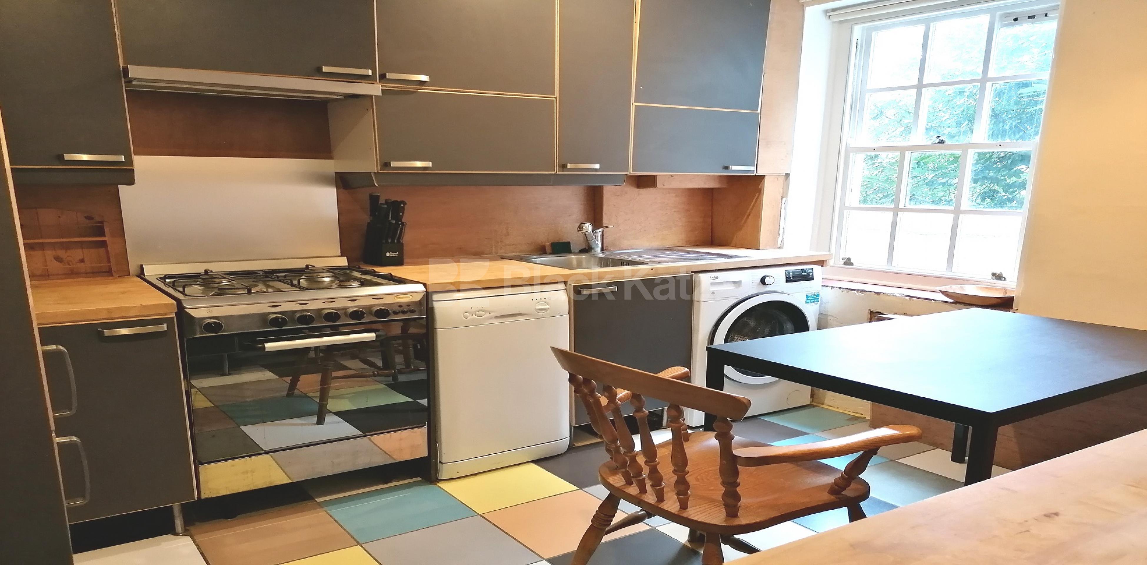 			LET , 2 Bedroom, 1 bath, 1 reception Apartment			 Albion Avenue, Clapham North/Stockwell SW8